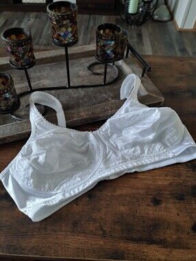 NWOT Playtex White 40D Unpadded Wirefree Gorgeous Bra